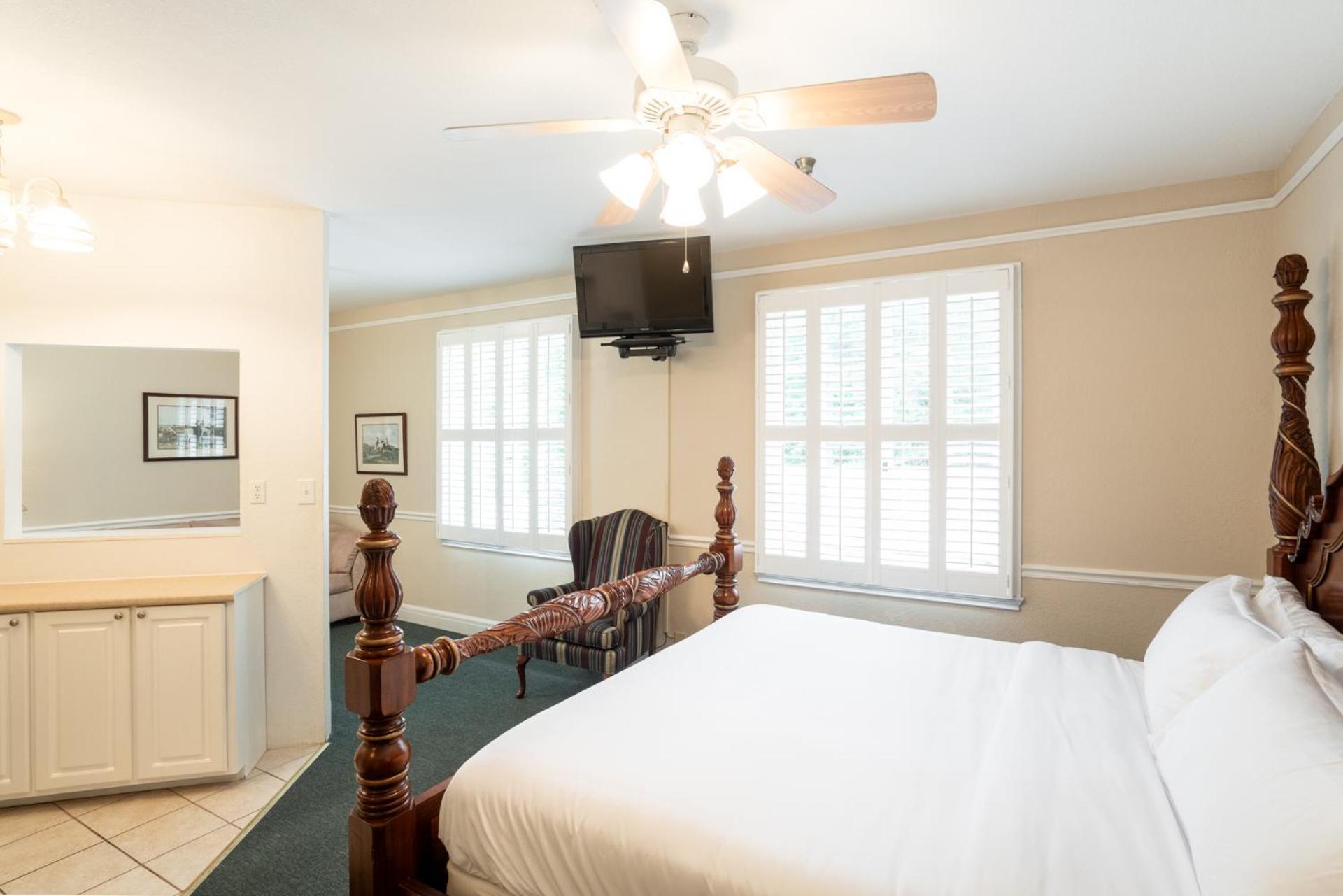Lake Lure Inn And Spa Exterior photo