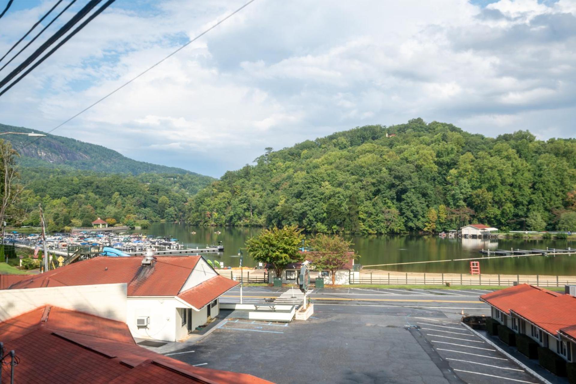 Lake Lure Inn And Spa Exterior photo