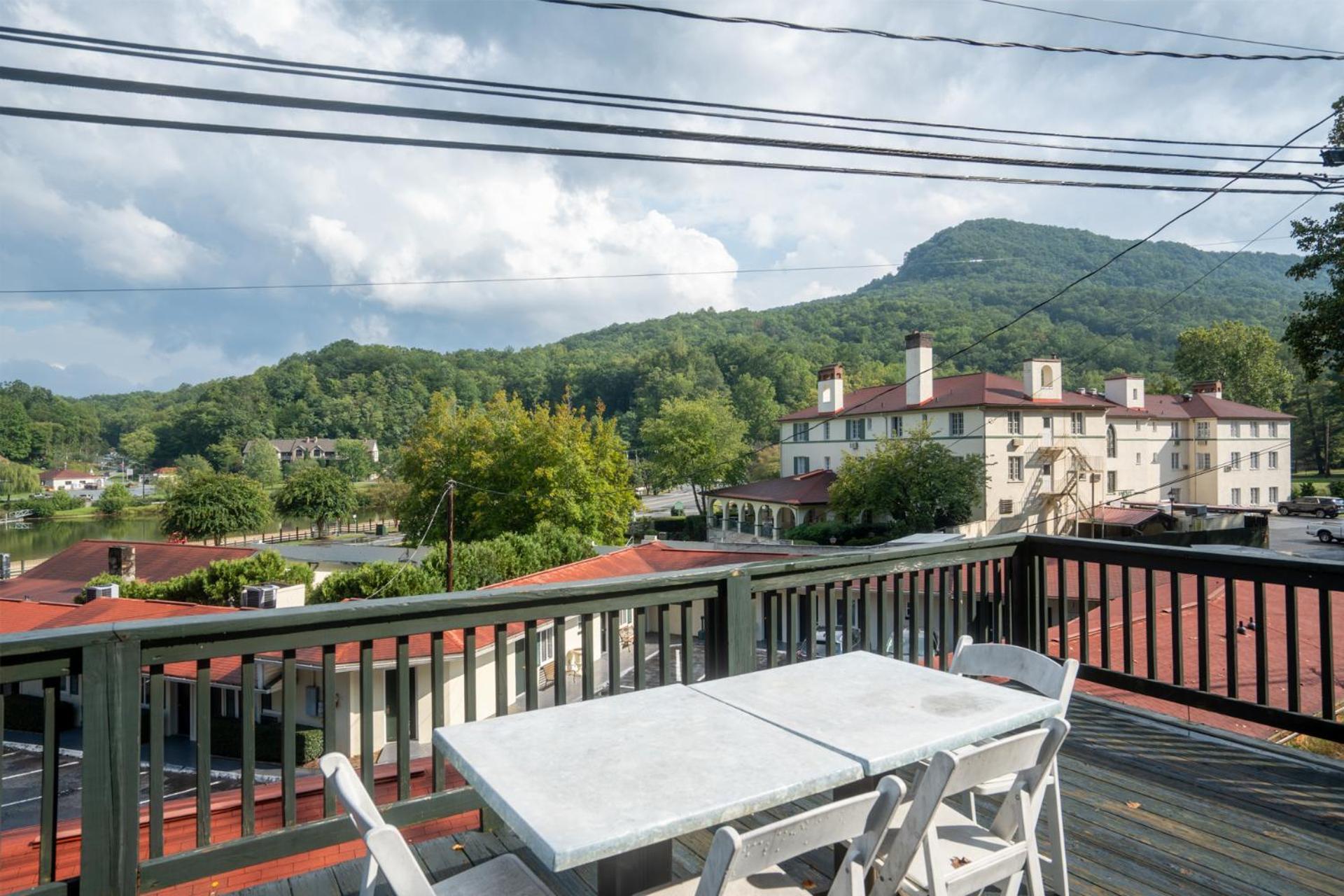 Lake Lure Inn And Spa Exterior photo