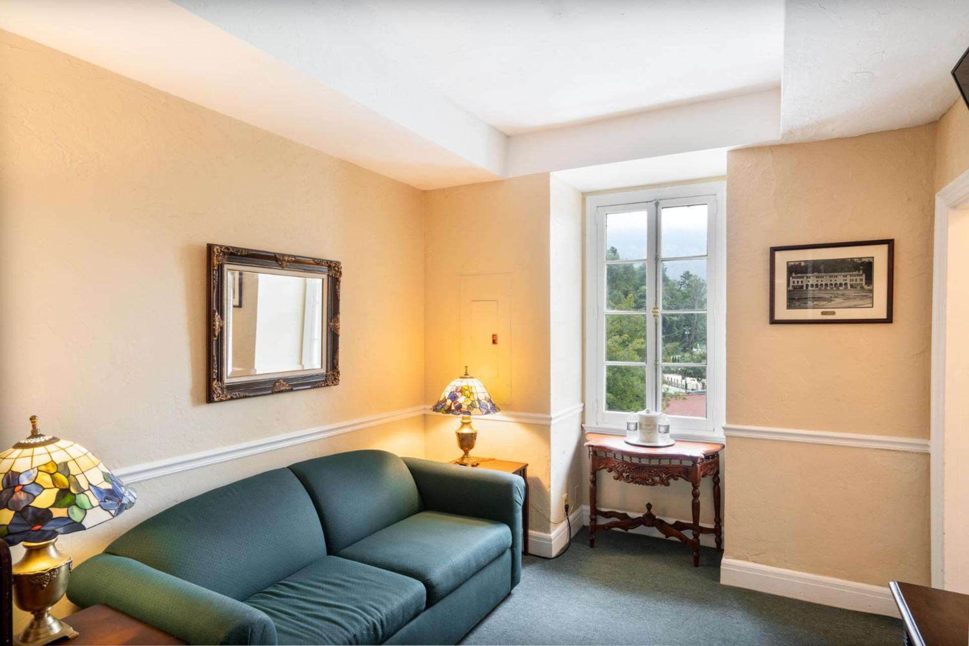 Lake Lure Inn And Spa Exterior photo