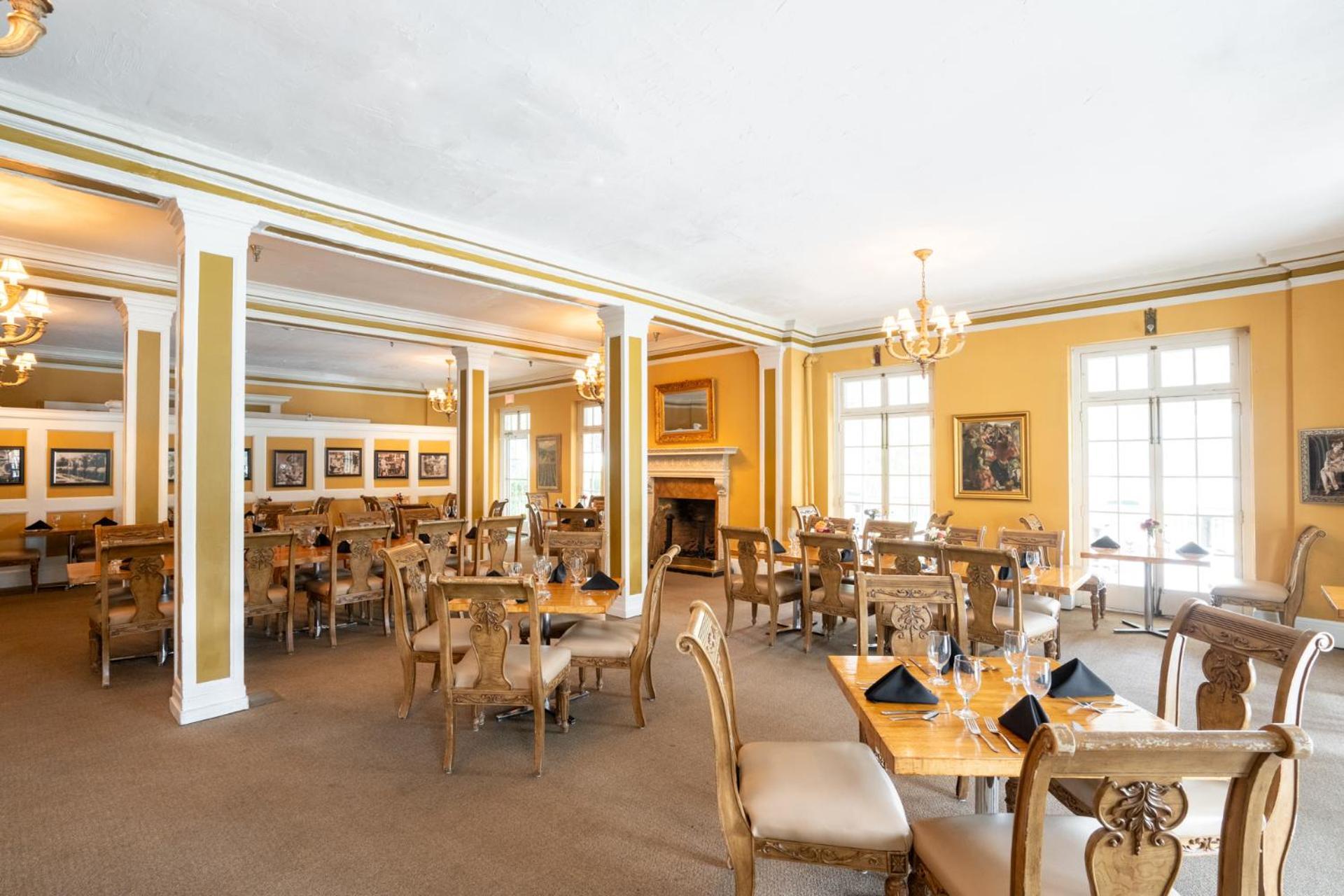 Lake Lure Inn And Spa Exterior photo